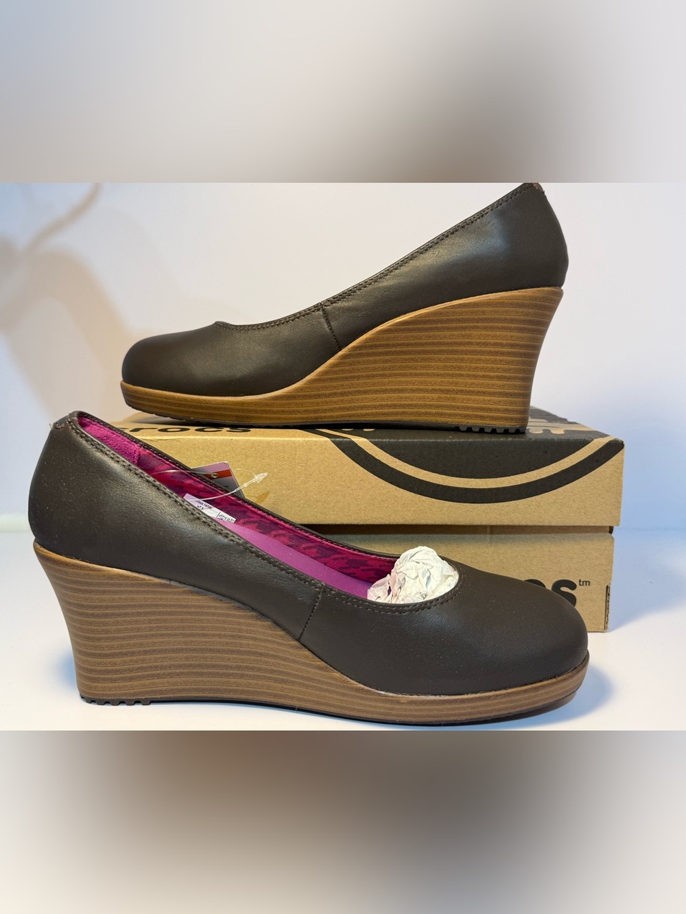 Crocs expresso/walnut A-Leigh wedge closed round toe heel size 7.5 relaxed fit